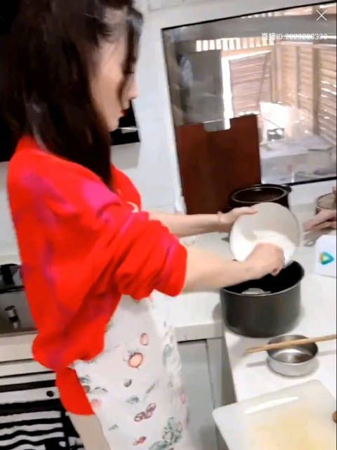 张萌自曝想要邀请蔡徐坤演戏，哈哈哈哈，可以期待一下！