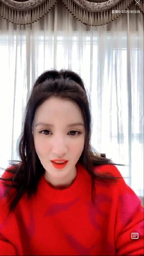 和粉丝直播聊天，这唠嗑的感觉真的好像姐妹闺蜜们视频啊！