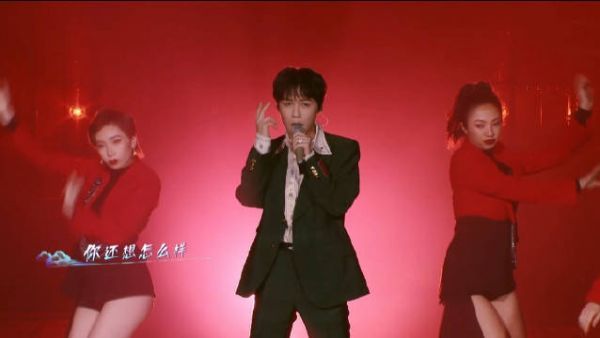 不得不说刘维在唱跳舞台上的自信远大于综艺舞台……