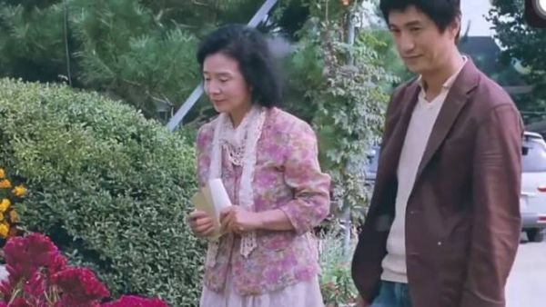 韩国演员尹静姬因阿尔茨海默被家人遗弃……