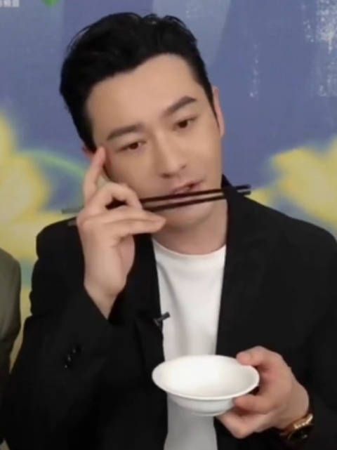 黄晓明身材好吗？看了黄晓明的健身照，想起他之前的减肥秘籍新鲜的空气、纯净的水还有柔和的月光.....