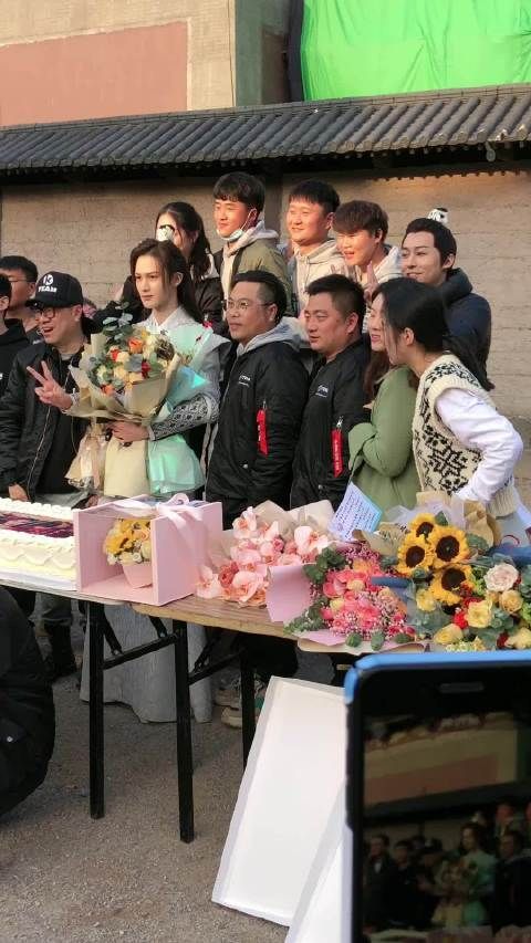 恭喜朱正廷杀青了！