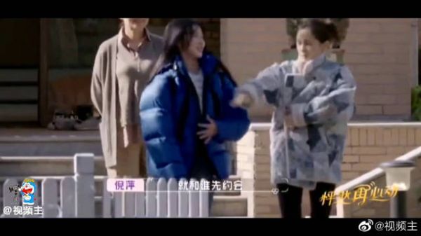 《怦然再心动》王子文教蔡卓宜穿搭显腿长……
