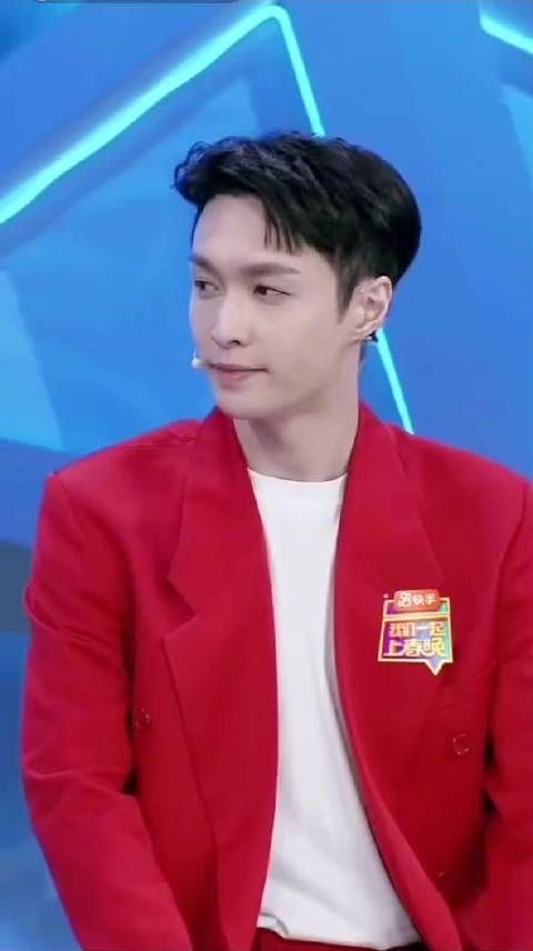 问:过年怎么过?有什么特别的习俗吗?