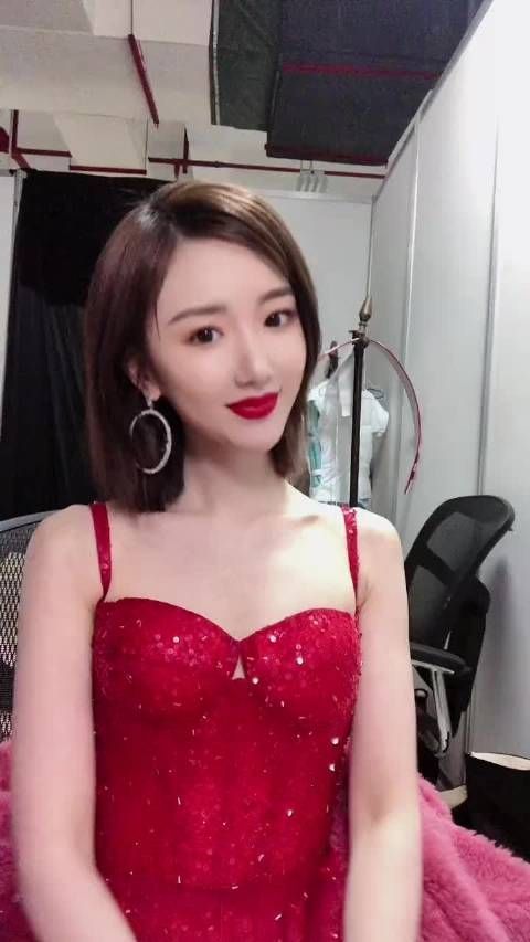 毛晓彤笑起来也太甜了吧，和樱桃一般……