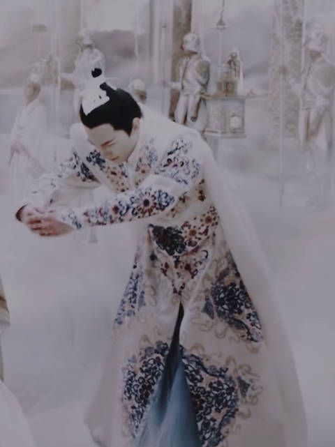 来看看杨洋古装大婚混剪~ 演员咩这些新郎角色虽然都有点悲凉……