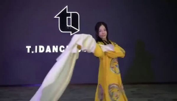 浪姐2汤晶媚首秀惊艳众人，是宝藏姐姐吧~戏曲元素十分抢眼……