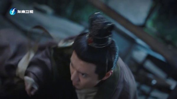 骊歌（李沁 饰）蒙面将陆远重伤，陆远留意到骊歌的手钏……
