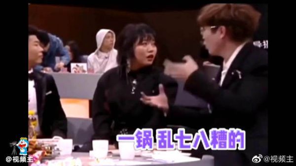 毛不易和李雪琴好像东北农村吃大席 ，唠家常，哈哈……