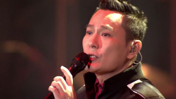 张信哲《信仰》现场版 歌词中将爱情比作信仰……