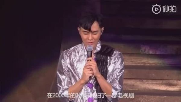 今天好像是个好日子，娱乐圈两对神仙眷侣都是在今天结为夫妻的……