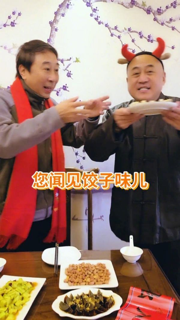 冯巩用Vlog给观众朋友们拜早年,网友评价:冯巩开口就是老春晚了