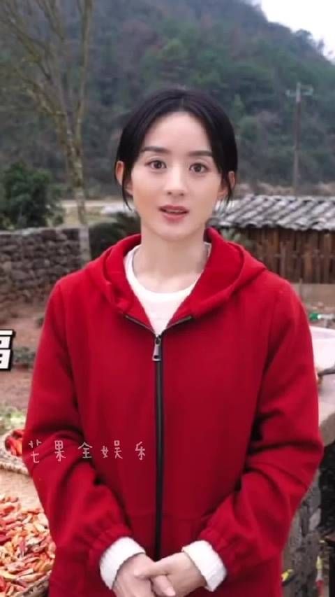赵丽颖 VCR 赵丽颖：很开心能在这段时间里随着幸福一起成长……