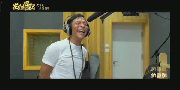 这两个不同年代的人合在一起唱歌……
