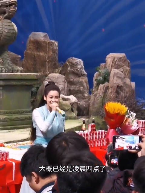 呜呜呜呜美女!!!还发文说自己跟累丑没关系,好酸!!