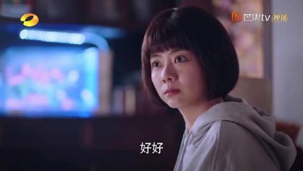 以家人之名凌霄抱李尖尖贴对联，男友力爆棚 ！！
