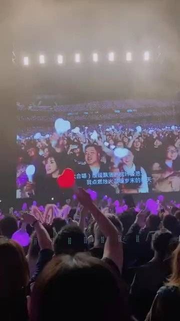 作为周杰伦的歌迷，看到他新年会开演唱会，就好开心……
