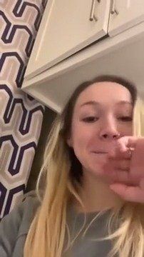 一个妹子表示，她老公每次洗澡时都会哼唱一首他自己编的歌……