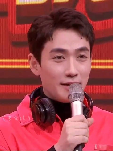 朱一龙 起床铃声cut 哈哈哈哈哈哈哈哈哈龙哥也太逗了吧！