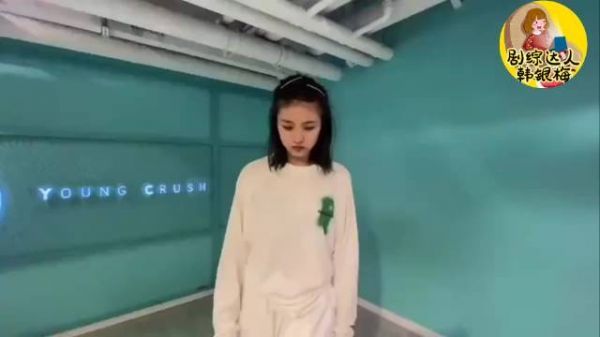 小苹果真的是越想越好看了,跳起舞来也去特别飒