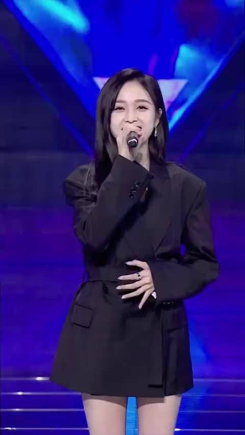 今天，吴宣仪在演讲中谈到：大家对我印象最深的是我的wink是吧，你们知不知道我当时为了这个wink……