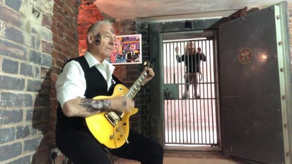 英国前卫摇滚名团KING CRIMSON Robert……