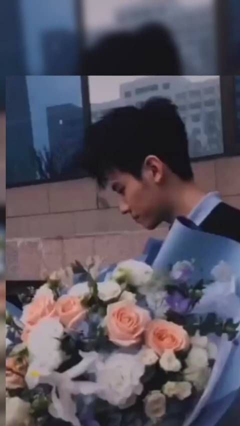 任豪就是那种看上去冷而酷的bking……