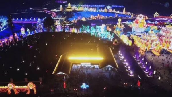 天下第一灯豪气绽放……