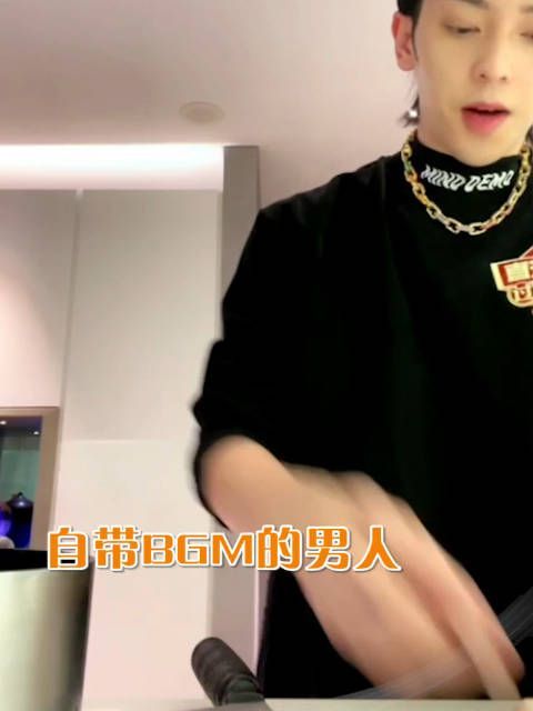 符龙飞今天直播本来是教大家做啤酒鸡……