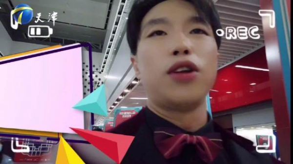  @烧饼DYS 《相声春晚之牛年祝福记VLOG》，听说出现了俩烧饼……