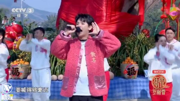 Justin黄明昊《恭喜发财》 快来查收可爱帅气的小贾 蹦蹦跳跳……