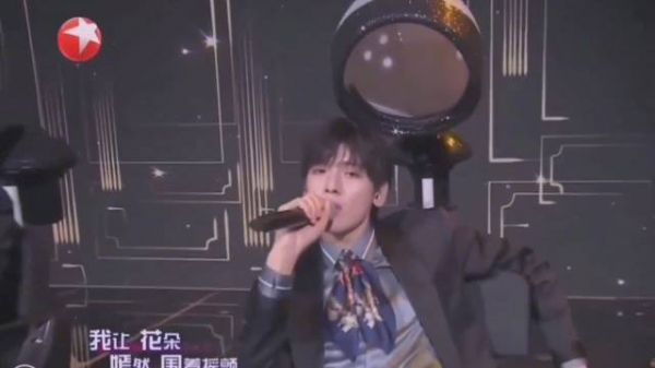 翟潇闻怎么这么好看 东方卫视新春潮乐会