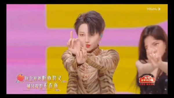 刘雨昕《dumbdumbbomb》三次舞台合集~