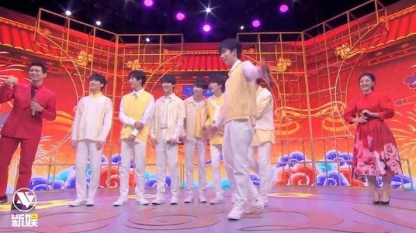 李现、时代少年团 采访……