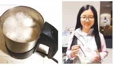 　　让杨可馨印象最深刻的异国春节是她在美国克里斯托弗纽波特大学做交换生时第一次在国外过年。　　图为当时她用电水壶煮元宵。