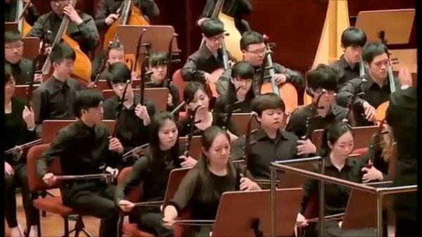 黄光佑指挥中华国乐团： 《喜洋洋》 恭祝所有朋友们新春快乐……