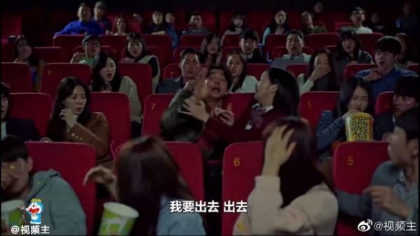 刚开始还叫恩卓不要太害怕，然后电影院就下了场爆米花初雪……