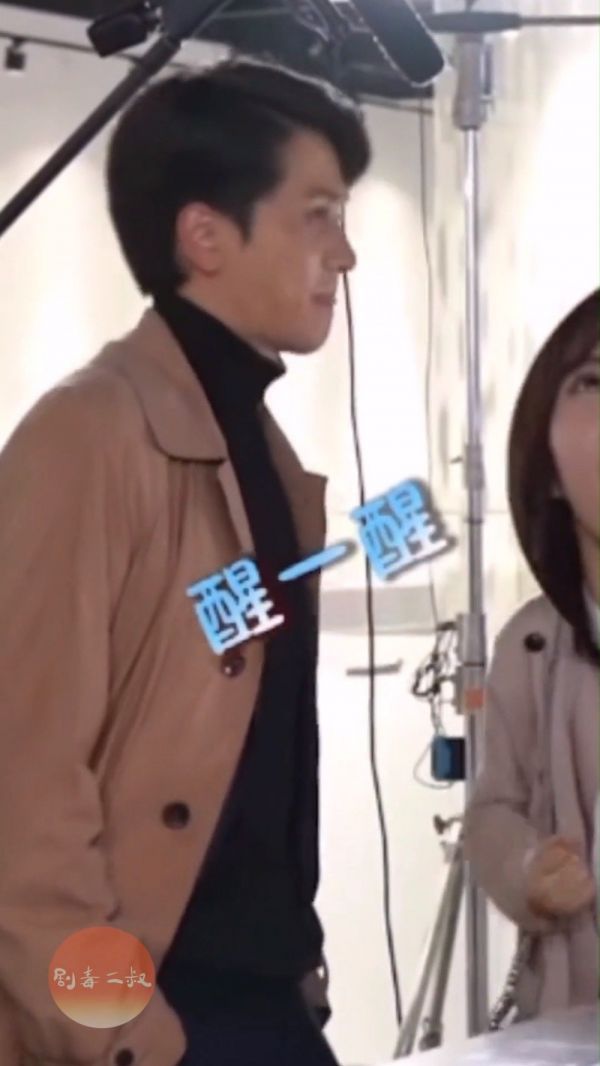 这就是高大威猛+阳光帅气，这种就是演员的魅力……