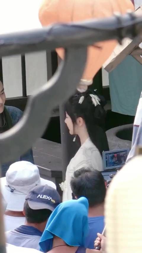 最温柔的月光，也敌不过，你转瞬的回眸，杨紫