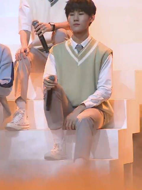哈哈哈哈哈哈可爱活力的少年们～ 来看看张真源舞台直拍吧……