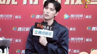 阿云嘎后台专访 每次上台都会百分之百的投入……