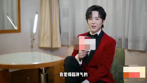 论国际钢琴大师的穿衣潮流，礼服配老头鞋哈哈哈哈……
