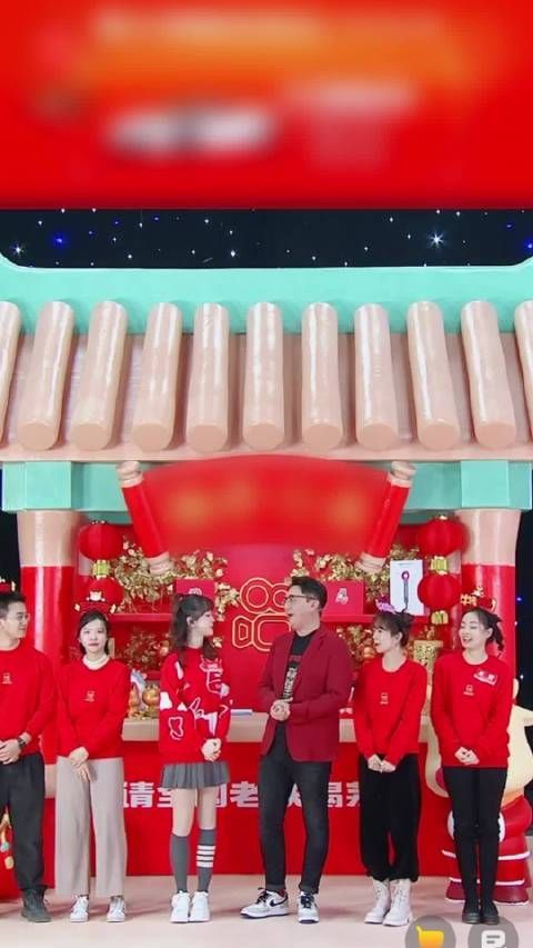 好家伙!华少这是为工作发胖啊,这下巴上的两层肉不要太明显啊