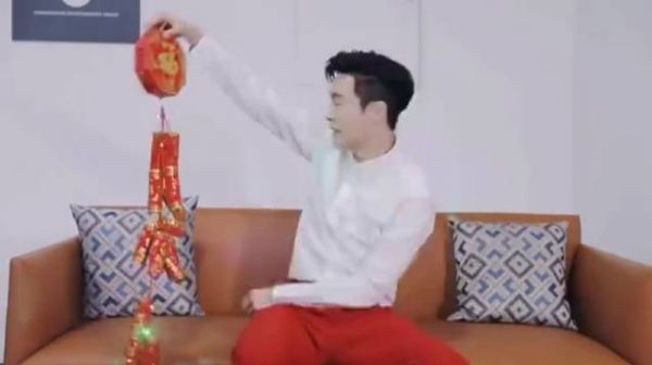 哈哈哈哈哈，被吓到模糊的小绵羊……