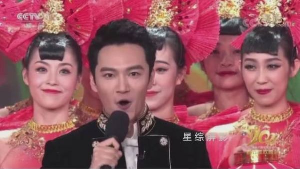 春晚李思思真的太美了,已经是2个孩子的妈妈,腰依然是那么细……