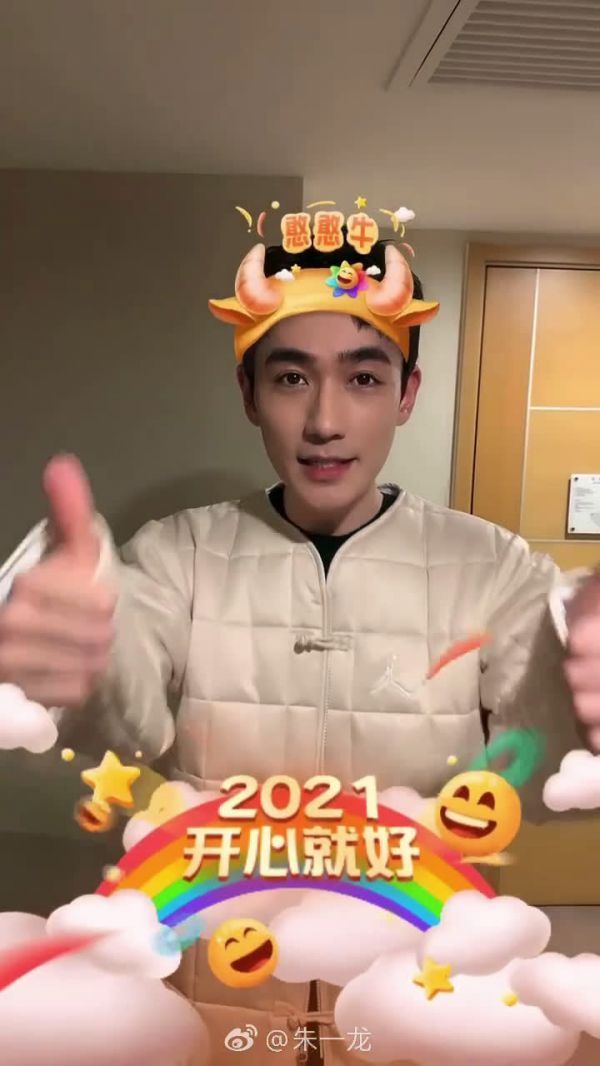 新年第一支视频,做错手势的手足无措 ……