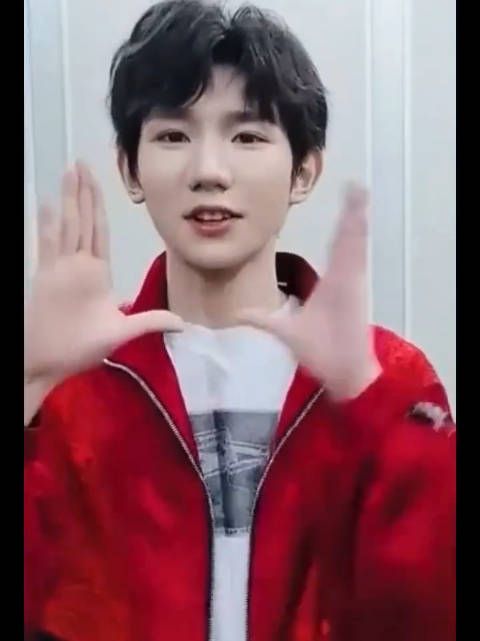 是非常受小朋友欢迎的王源哥哥啊……