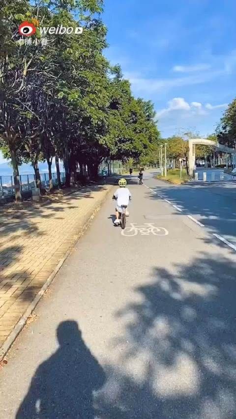 陈小春二儿子也好可爱啊!好乖啊!人类幼崽真可爱!