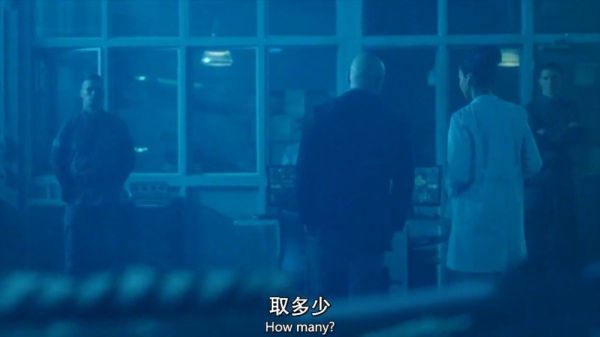 人鱼姐姐被捕,妹妹上岸找姐姐,看到这里不禁有些心酸