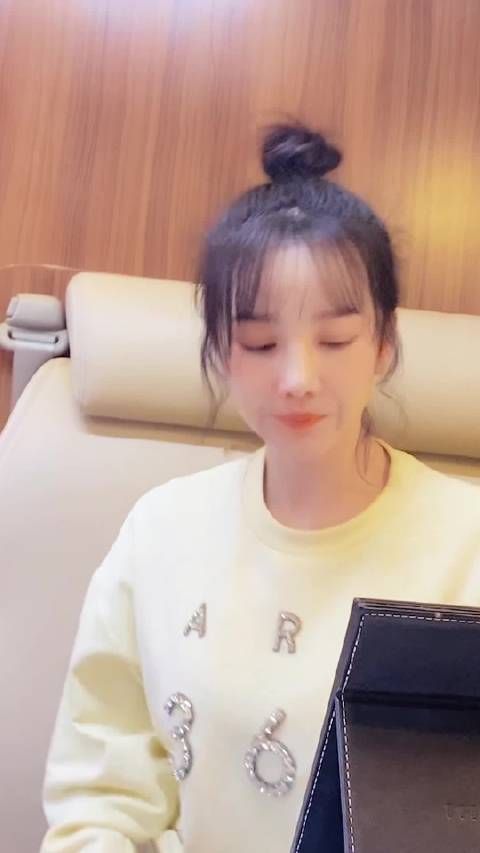 拥有7年舞蹈功底的@陈小纭 这次在小组练习中代课舞蹈老师……